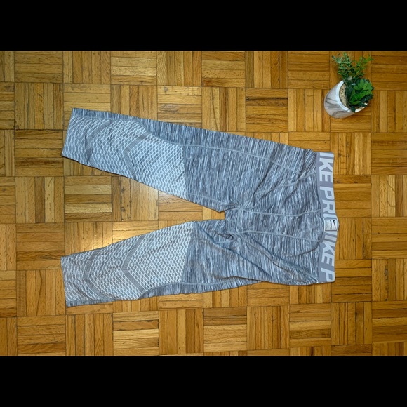 Nike Pro Heather Grey 3/4 Length Tights for Running Or Sports Compression Pants - Picture 5 of 7